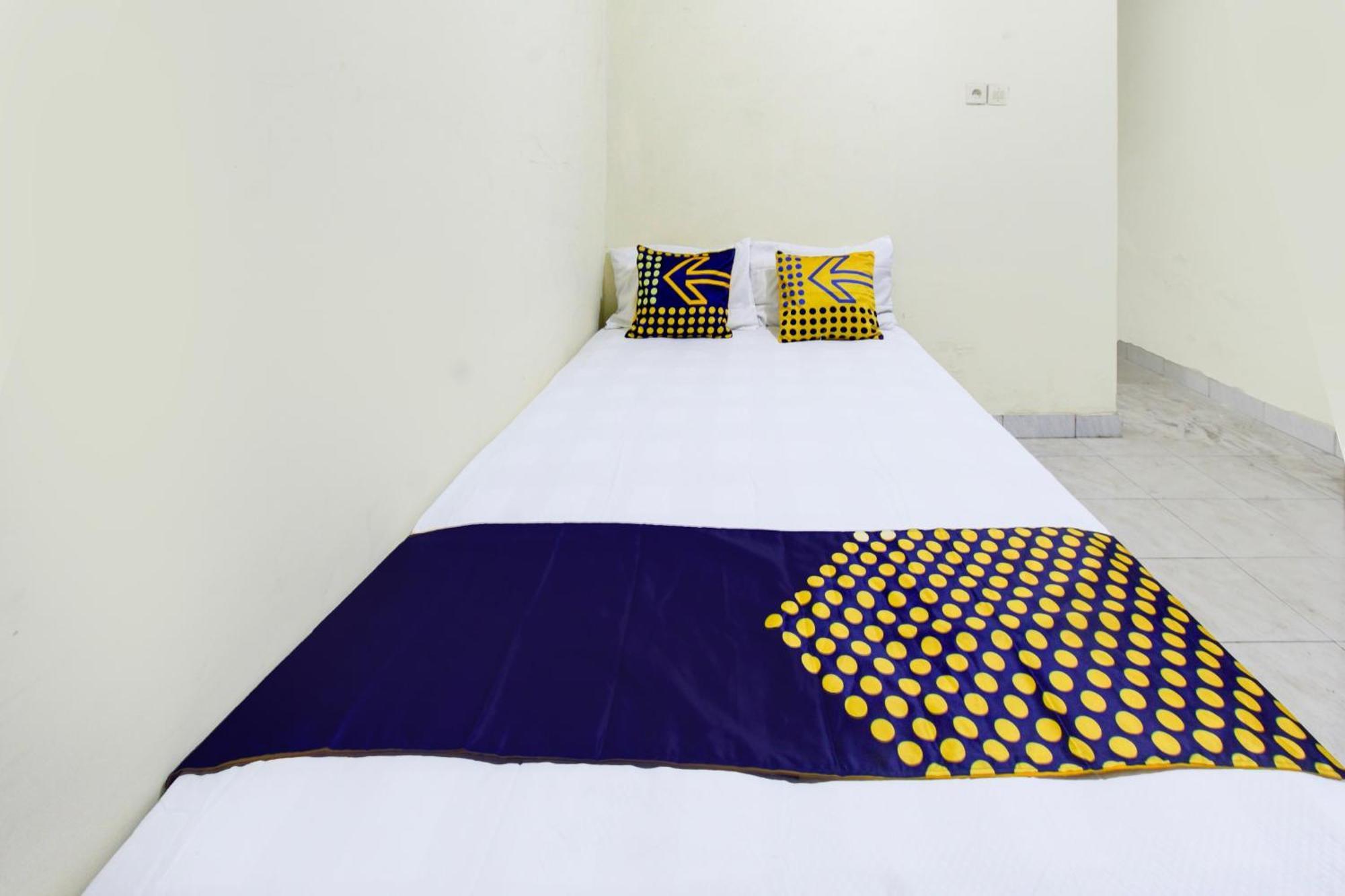 Oyo Life 93284 Kos Cendana Raya Hotel Mataram Eksteriør billede