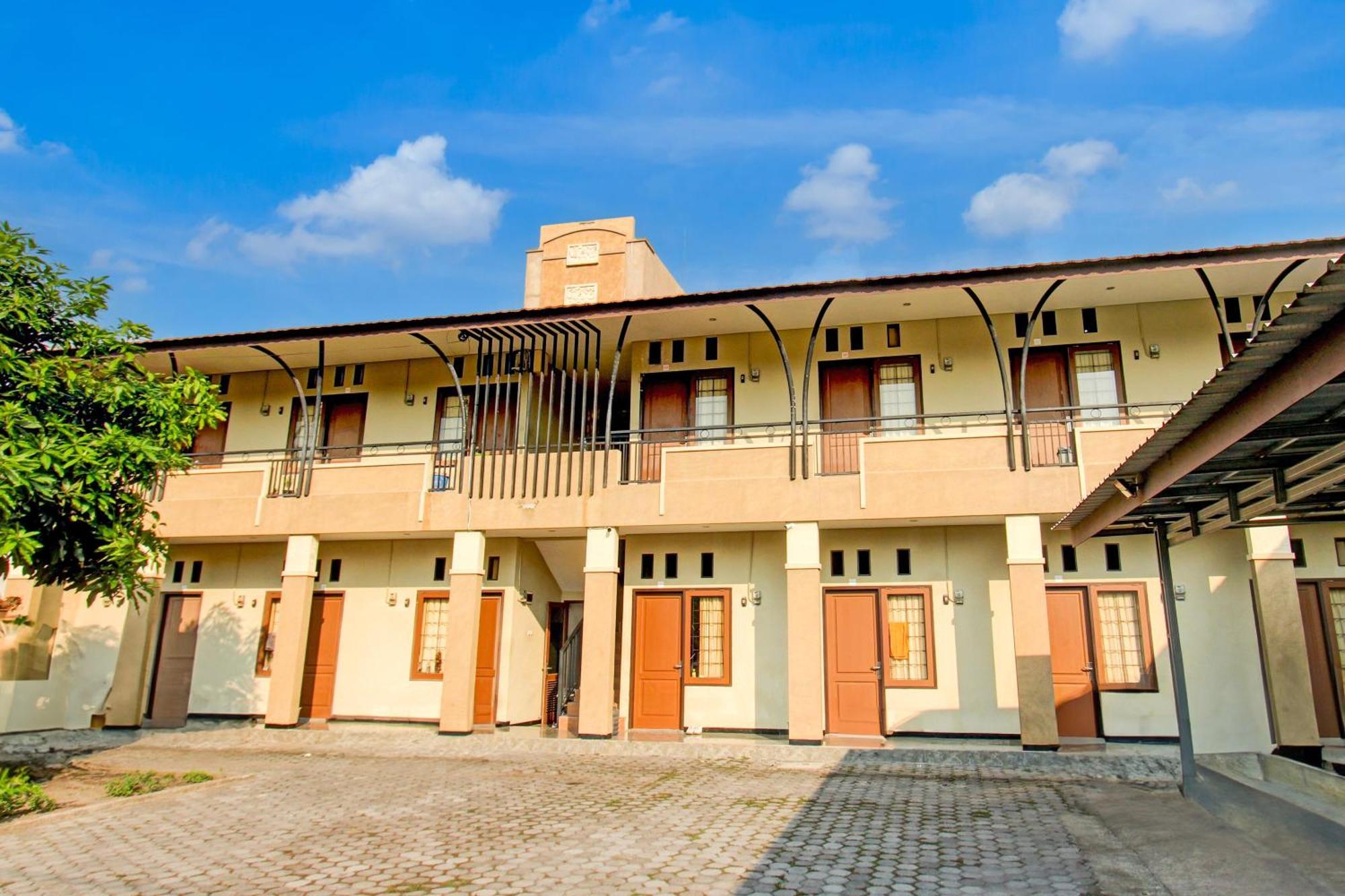 Oyo Life 93284 Kos Cendana Raya Hotel Mataram Eksteriør billede