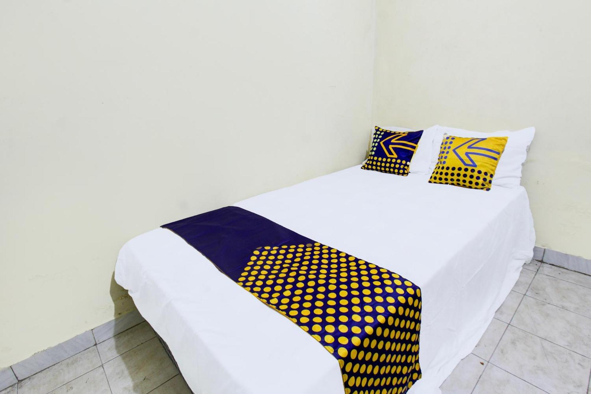 Oyo Life 93284 Kos Cendana Raya Hotel Mataram Eksteriør billede