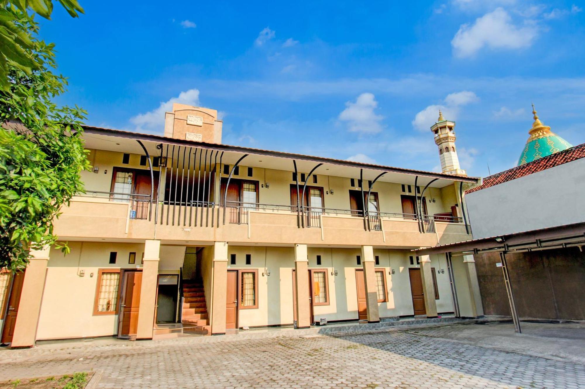 Oyo Life 93284 Kos Cendana Raya Hotel Mataram Eksteriør billede
